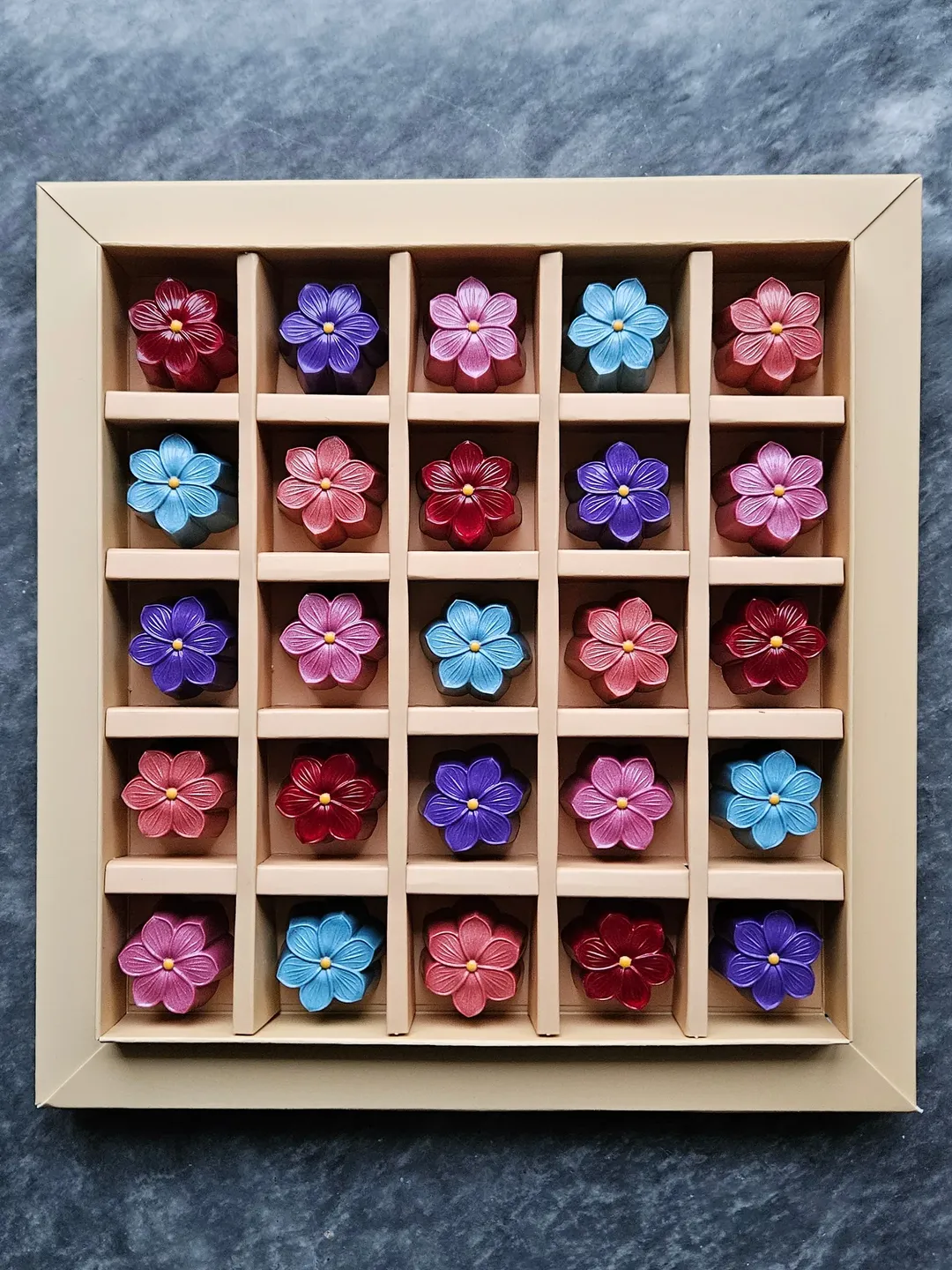 Çiçek Buketi 25'li Kutu