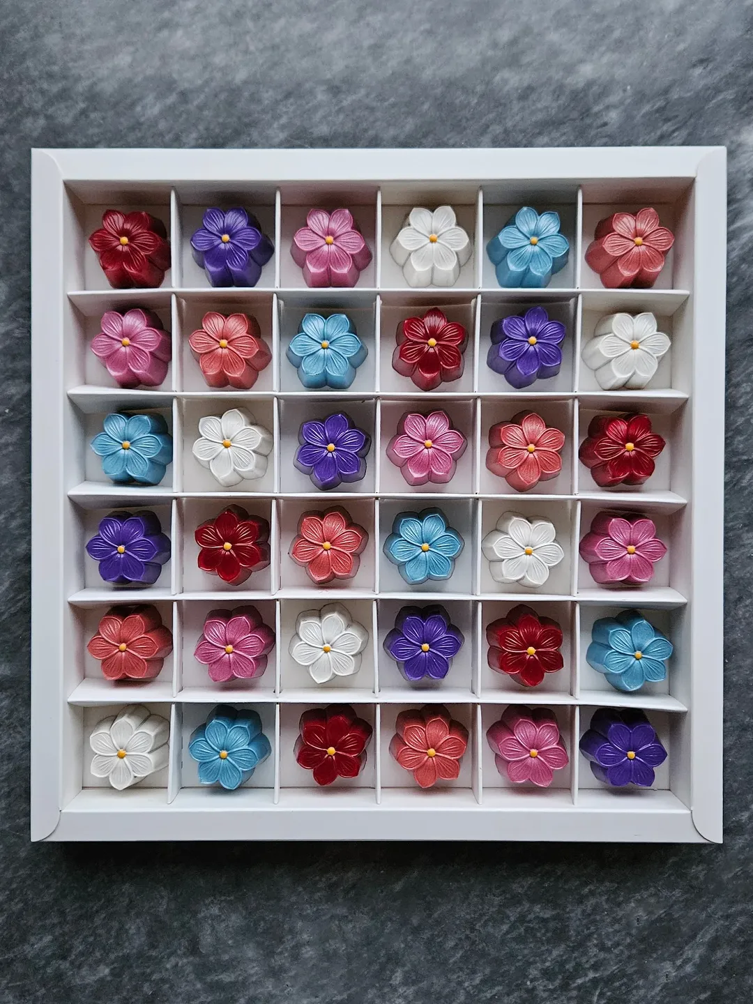 Çiçek Buketi 36'lı Kutu