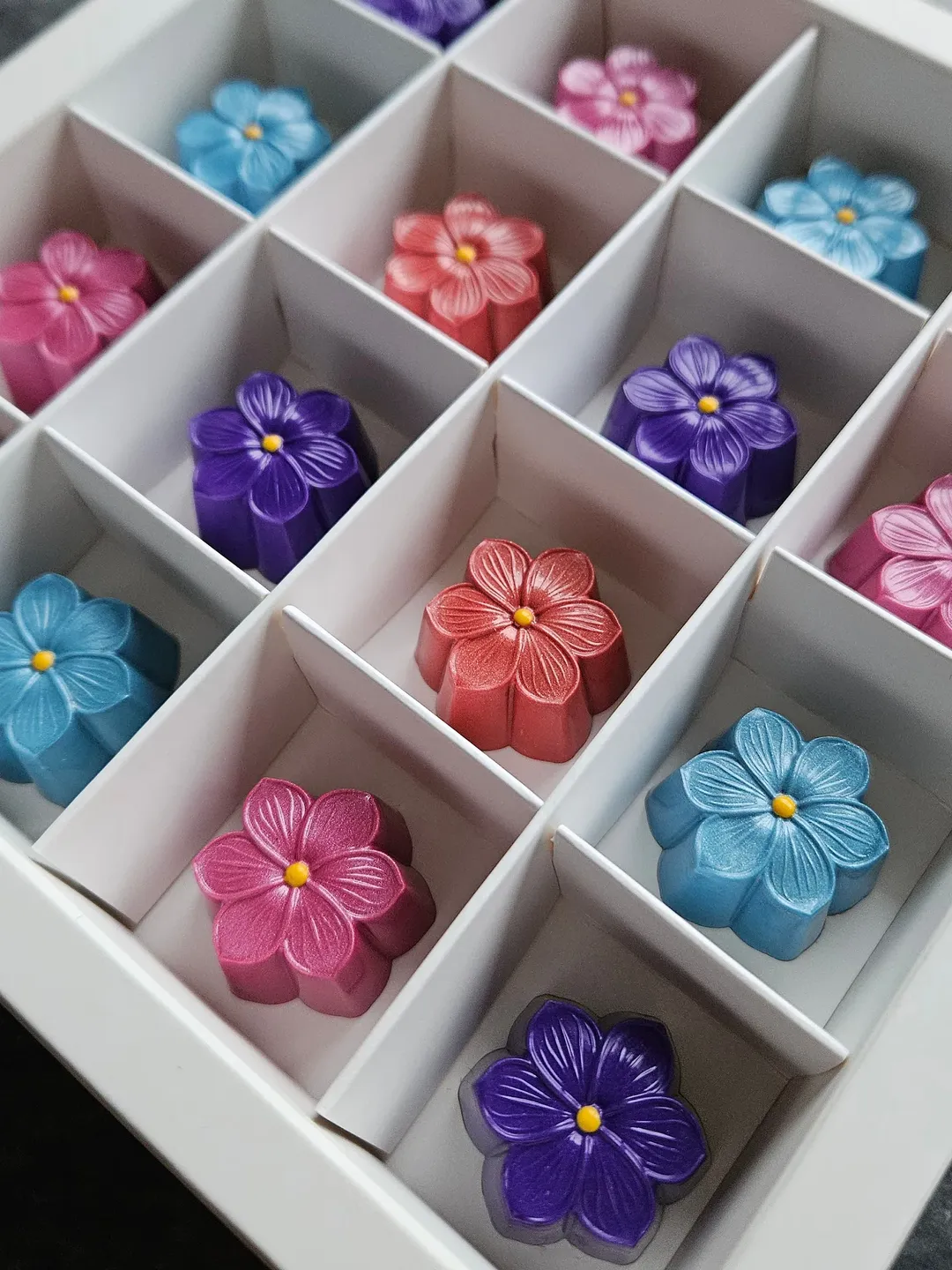 Çiçek Buketi 16'lı Kutu - Görsel 2