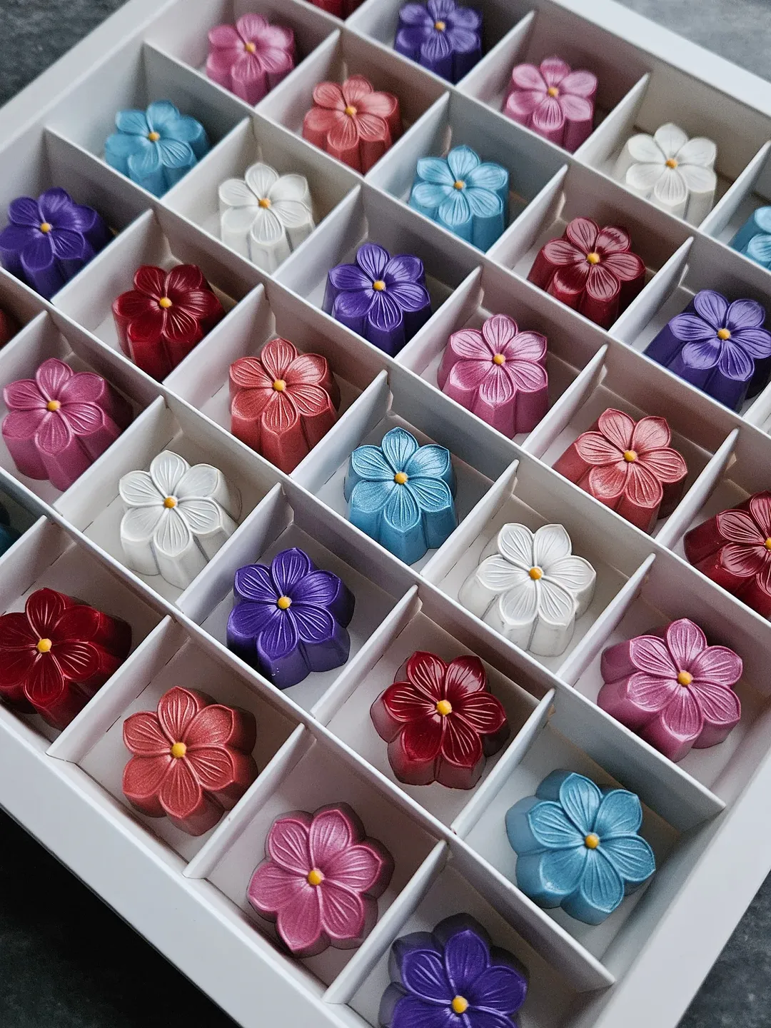 Çiçek Buketi 36'lı Kutu - Görsel 2